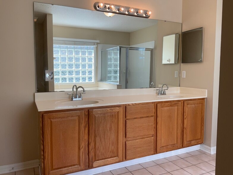 Building Photo - 209 Stellar Ct