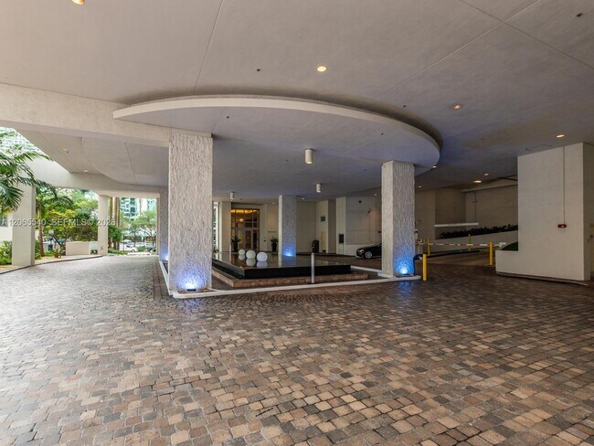 Building Photo - 1050 Brickell Ave