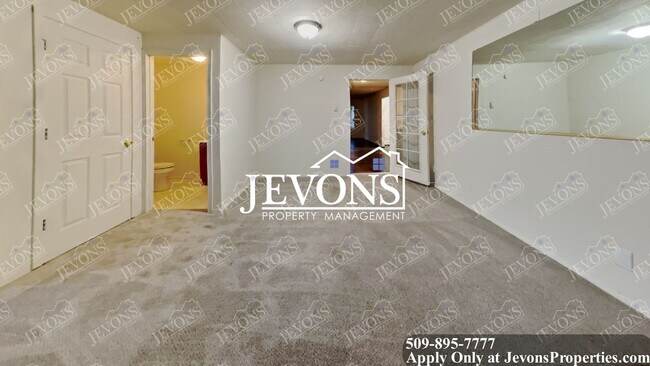 Building Photo - 50% off on the first full month's rent if the move-in occurs by 5/31.