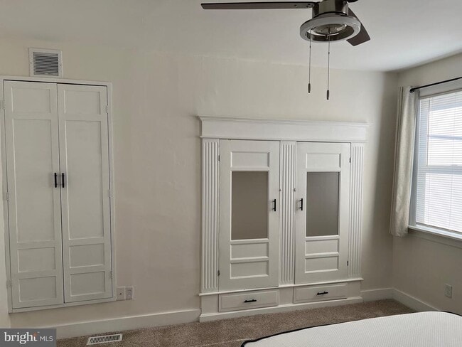 Building Photo - 136 Davis St