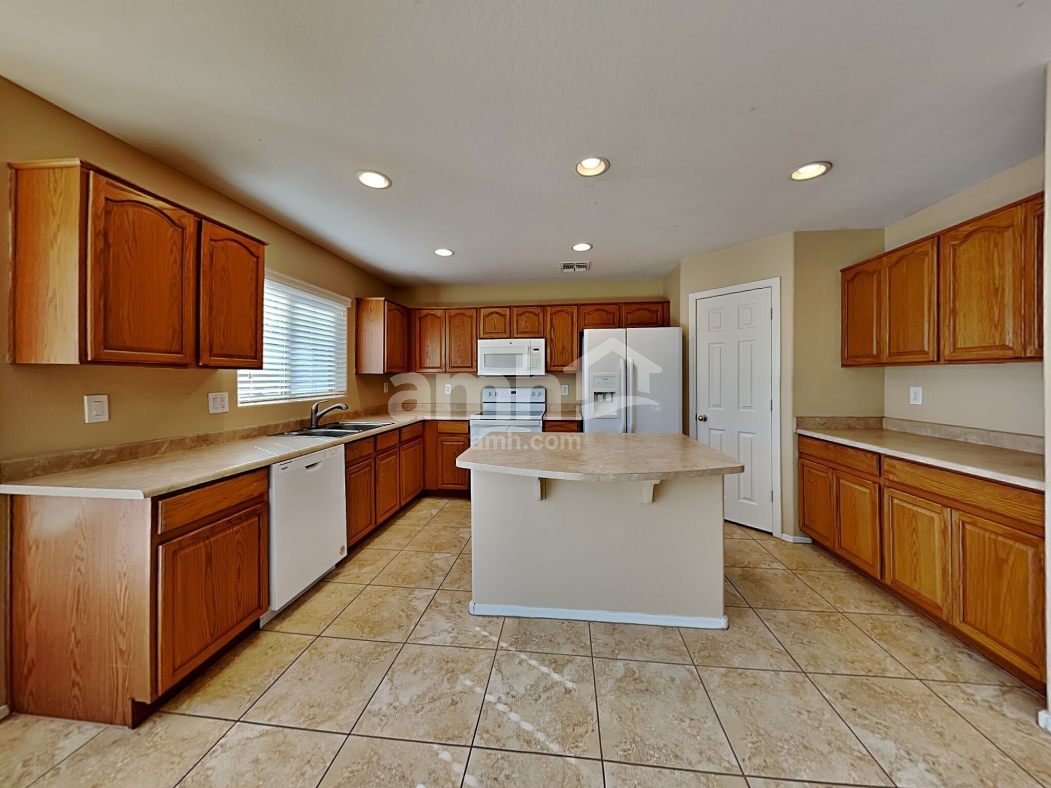Building Photo - 3221 S 93rd Ave