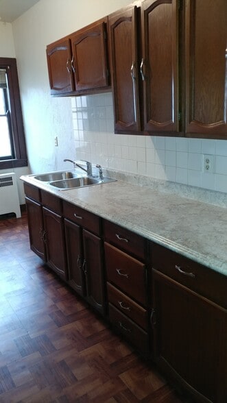 Building Photo - 543 Cass St