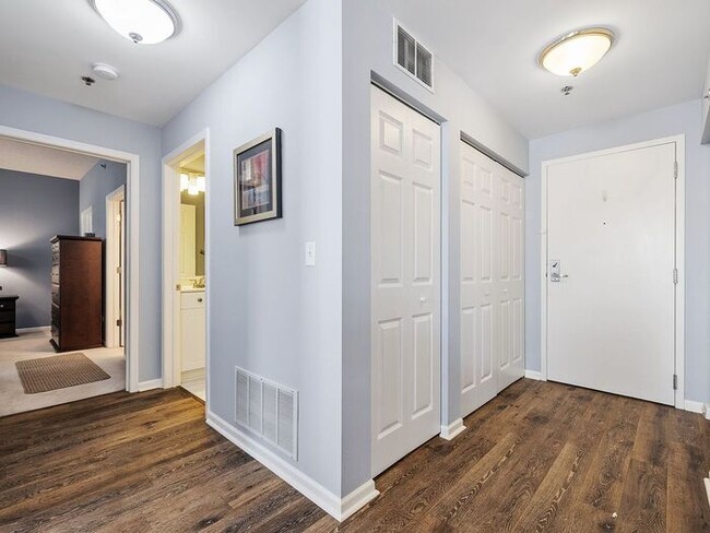 Building Photo - Bright & Spacious 2BR/2BA Condo with Covered Parking Near Train Station