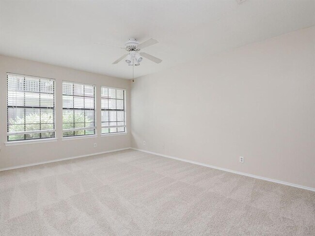 Building Photo - Charming 2 bd 2 bath Condo in Travis Oaks ...