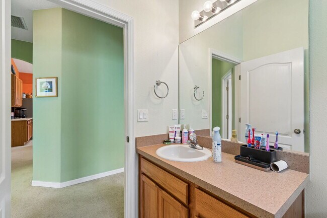 Building Photo - Great opportunity to rent in the gated community of Parkmonte in Meadow Pointe!