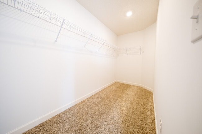 Building Photo - 2255 Tyrone Dr