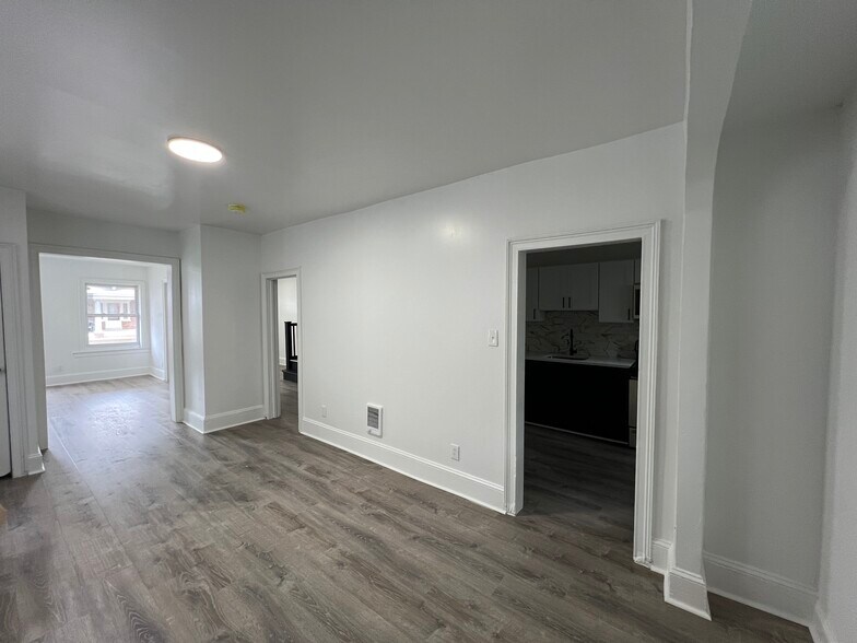 Building Photo - 919 Elsinore Pl