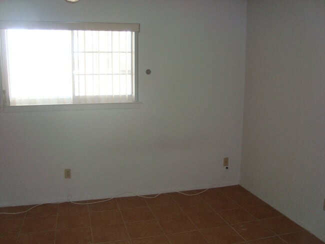Building Photo - Refrig A/C 3bed/2bath!