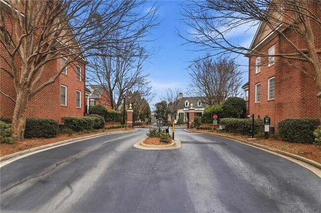 Building Photo - 4738 Ivy Ridge Dr SE