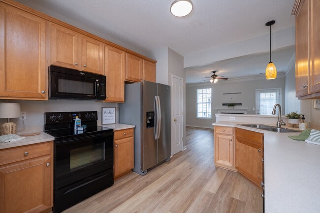 Building Photo - 25 Stratus Ct