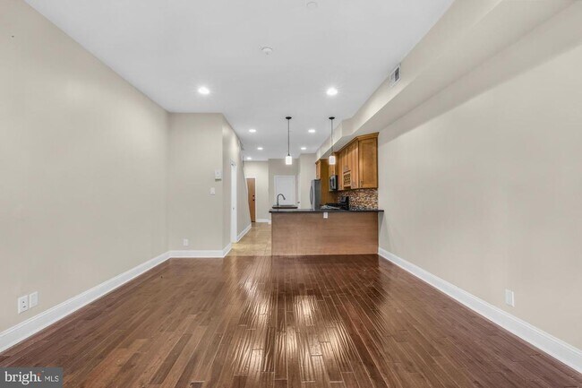 Building Photo - 2050 Frankford Ave