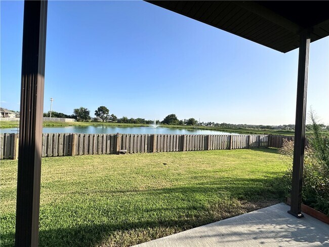 Building Photo - 1030 Winesap Dr