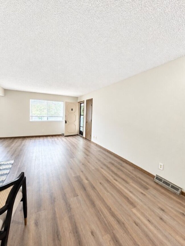 Building Photo - Orangewood
