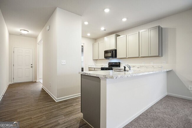 Building Photo - 529 Summerfield Ln NW