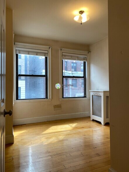 Building Photo - 75 Burbank St