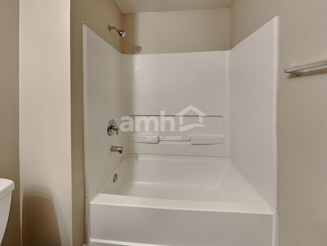 Building Photo - 7271 Wakeview Dr