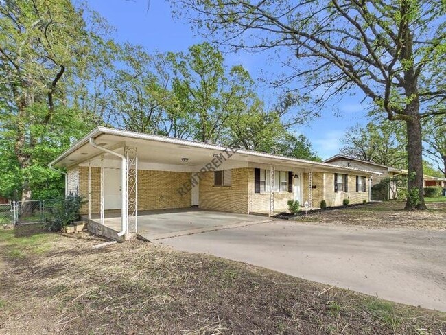 Building Photo - 202 S Claremont Ave