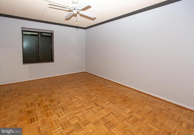 Building Photo - 20930 Valley Forge Cir