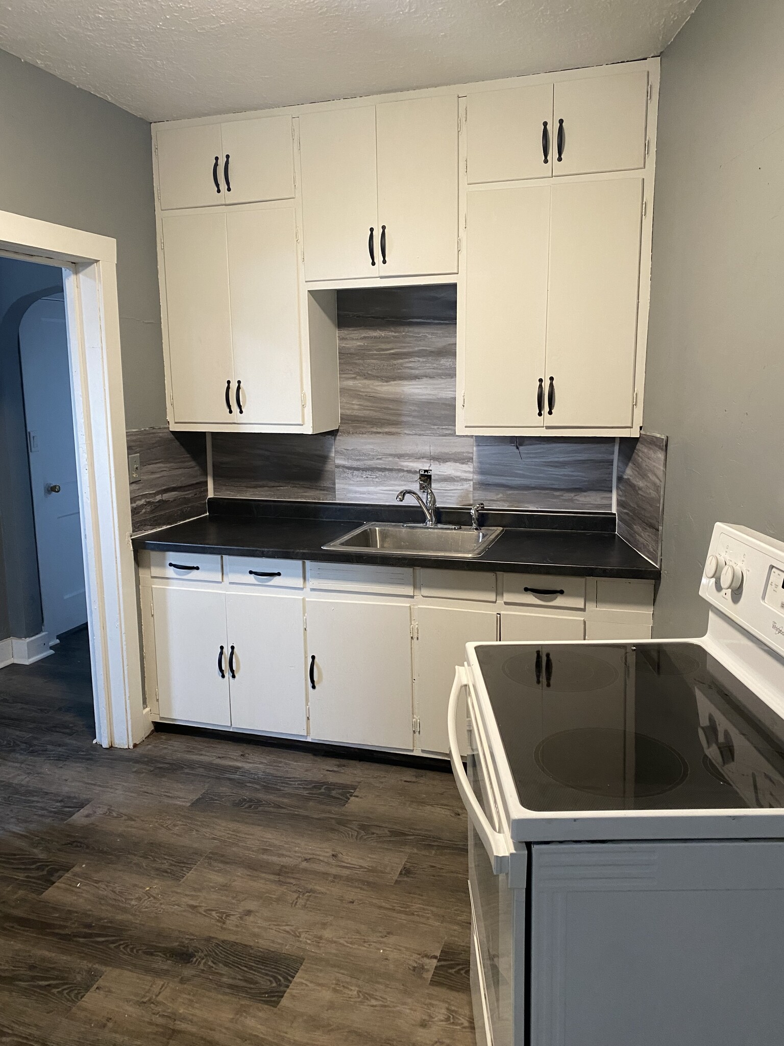 Building Photo - 103 W Main St