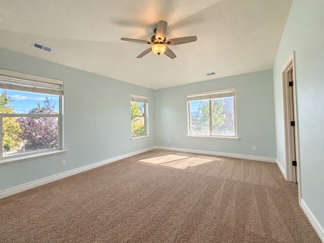 Building Photo - 824 Meadow Marsh Dr