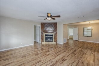 Building Photo - 111 Branch View Dr