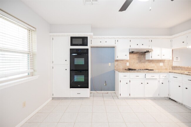 Building Photo - 3050 Orange St