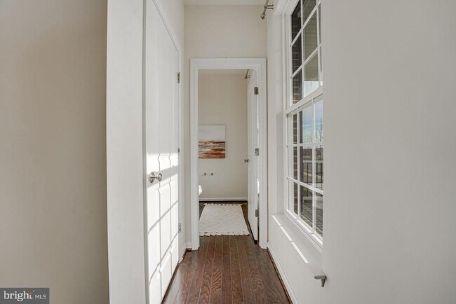 Building Photo - 317 Foxglove Way