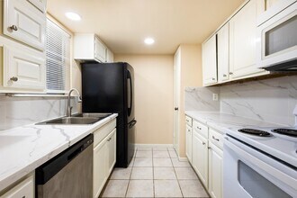 Building Photo - 5921 Arncliffe Dr