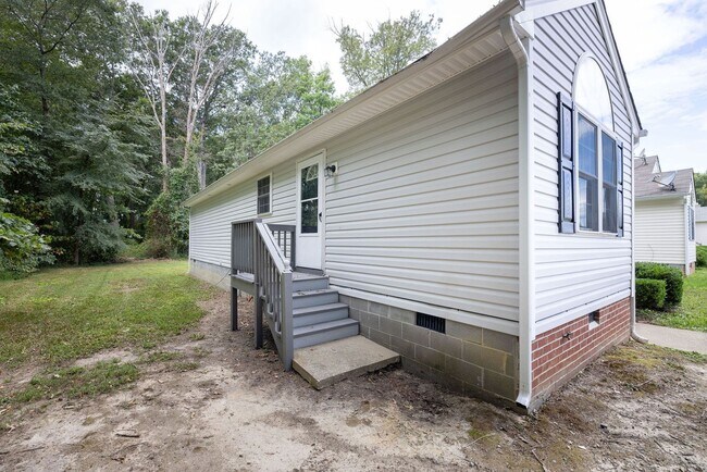 Building Photo - Spacious home in Hopewell