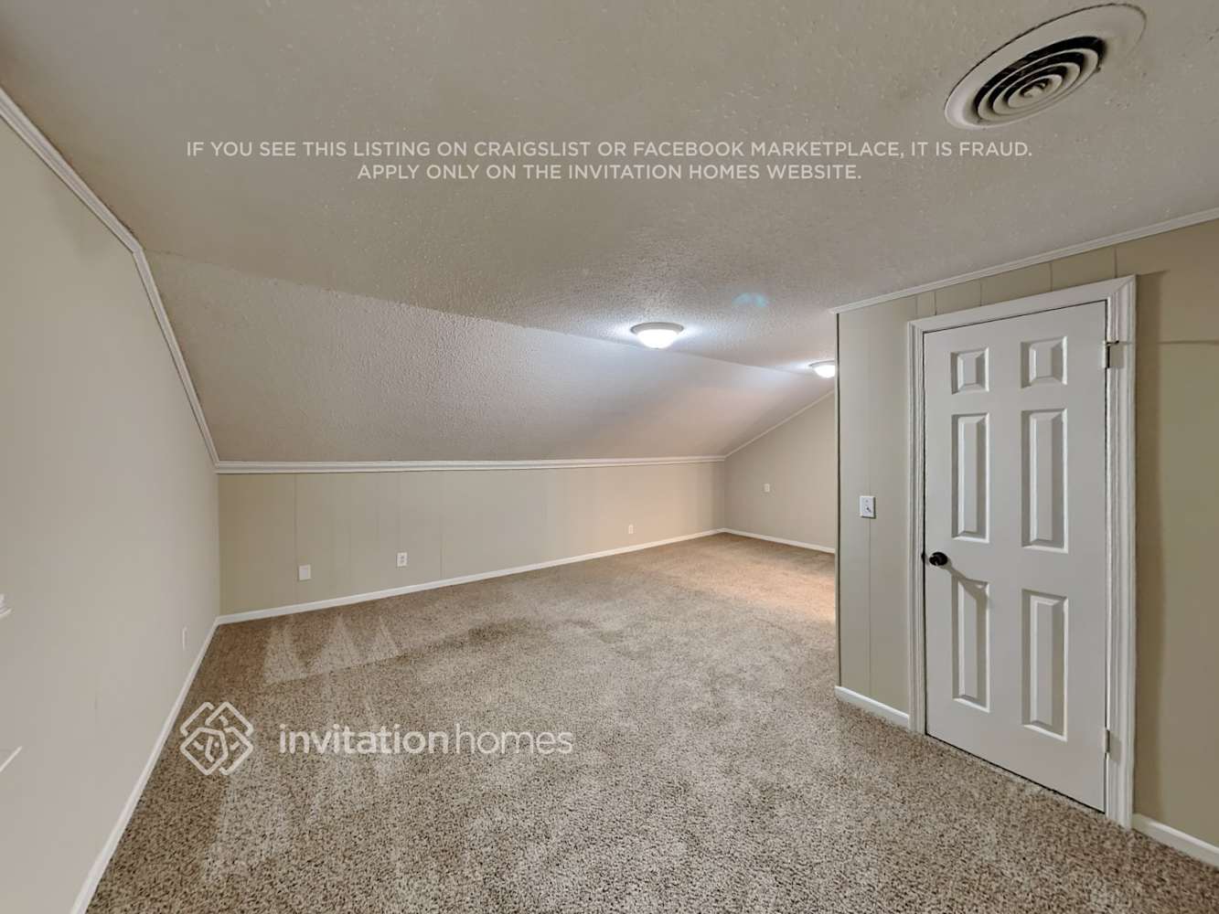 Building Photo - 10225 Woodview Cir