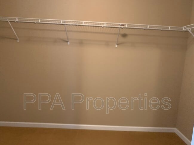 Building Photo - 400 Regulators Way
