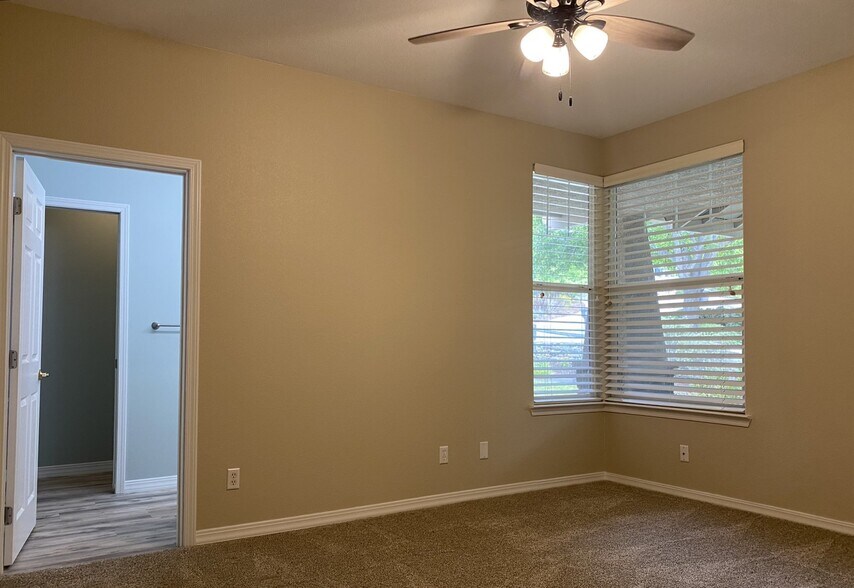 Building Photo - 625 Asilo