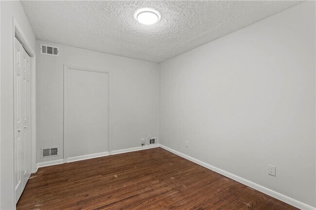 Building Photo - 2634 Birch St