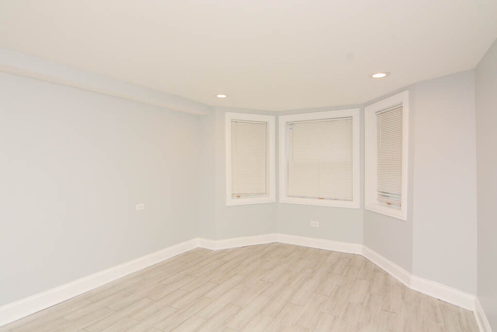 Building Photo - 2968 N Ridgeway Ave