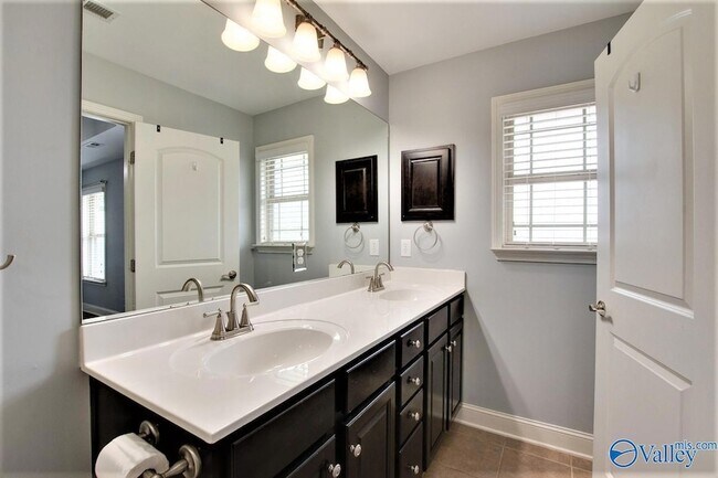 Building Photo - 24603 Rolling Vista Dr