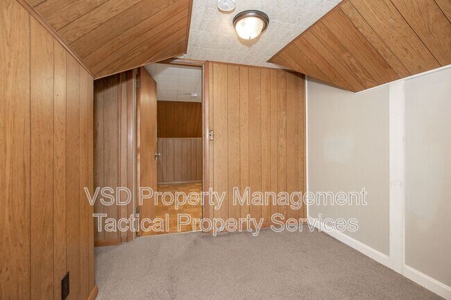 Building Photo - 8204 Vineyard Ave