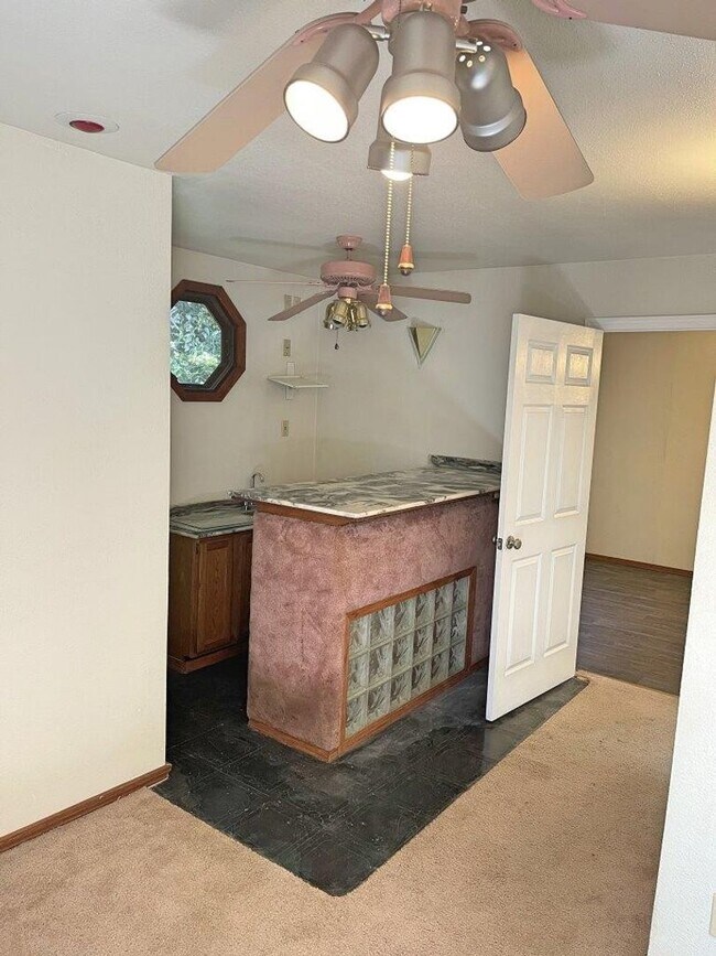 Building Photo - 3 Bedroom 2 Bath w/ Spa Room Suisun *Star ...