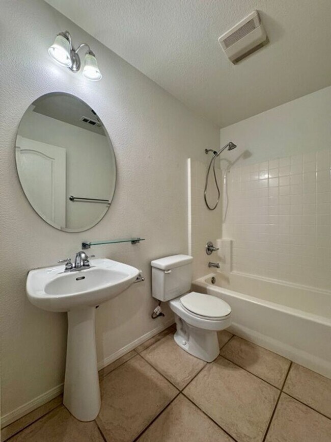 Building Photo - Murrieta Home with 6 Bedrooms plus a Bonus...
