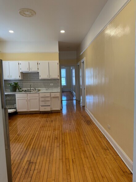 Primary Photo - 2419 N Fairfield Ave