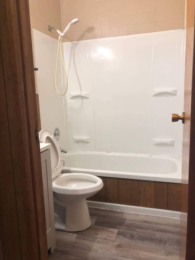 Building Photo - Ranch House Available for rent by Boylan H...