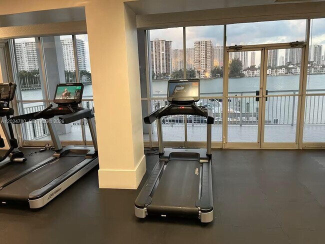 Building Photo - 18081 Biscayne Blvd