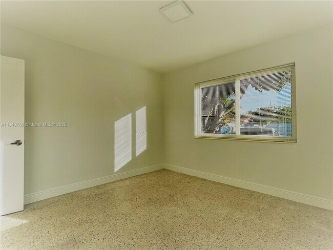 Building Photo - 3141 SW 12th St