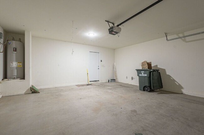 Building Photo - 1536 E Demain Dr