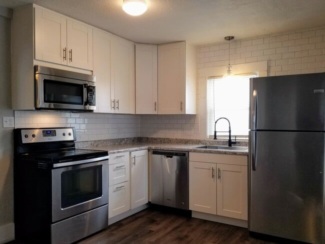 Primary Photo - 1052 12th St NE