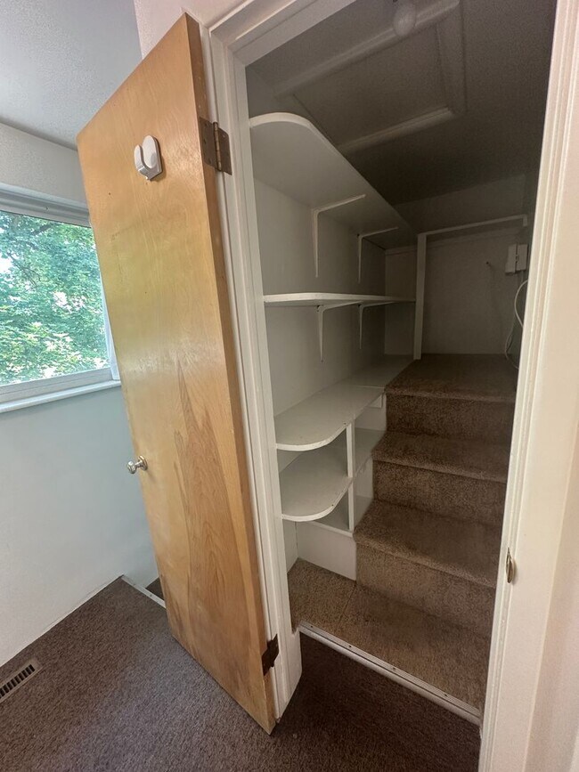 Building Photo - Healy Duplex