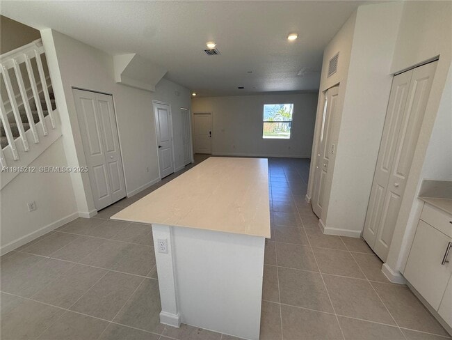 Building Photo - 1111 SE 2nd St