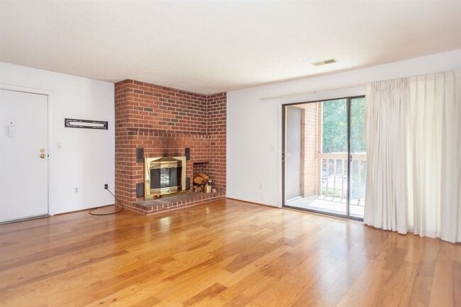 Building Photo - Turtle Creek Condo for rent- walking distance to Stonefield Shopping & enjoy the pool soon!