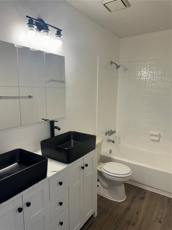 Building Photo - 624 Cambridge Way