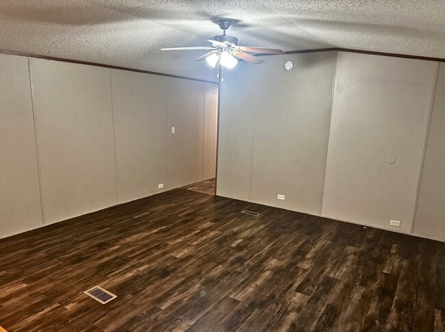 Building Photo - Secure Gated Delight Community