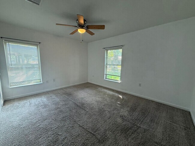 Building Photo - 908-910 Wells St